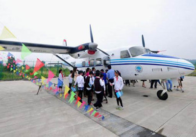 東海分局 海監(jiān)東海航空支隊機(jī)庫向青少年開放